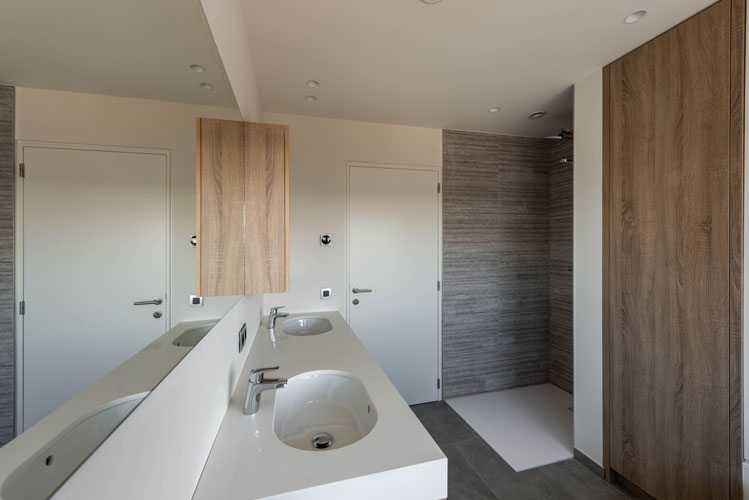 Ruime badkamer met alle moderne voorzieningen, appartement 10.A